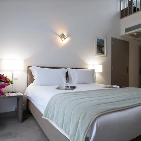 Hotel By Ihg 4*